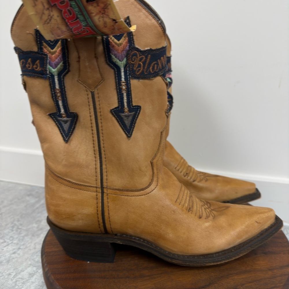 Laredo Women's Blameless western boots/Sz7 - New w/o box 73122